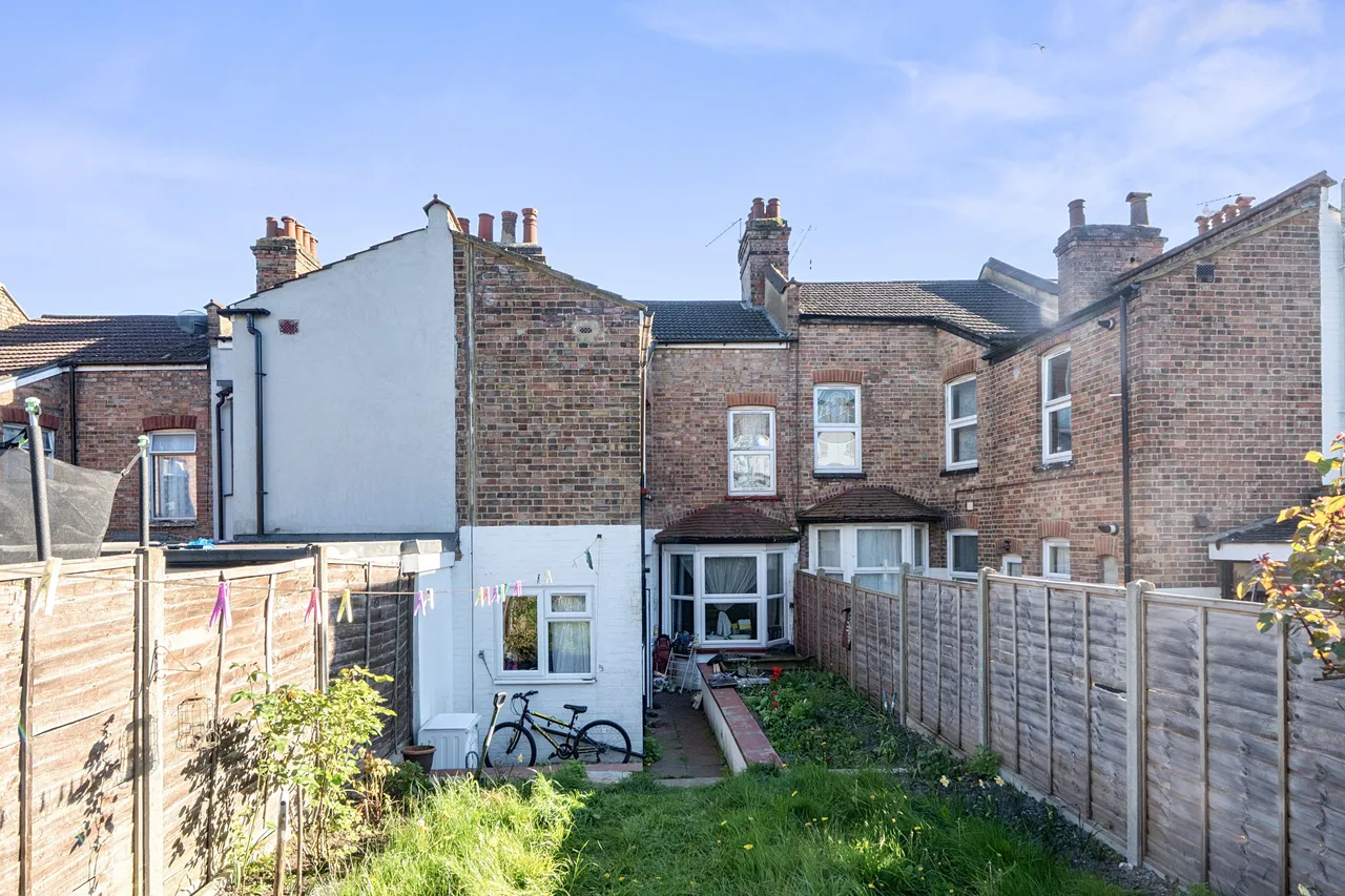 65 Mostyn Avenue, Wembley, photo 9