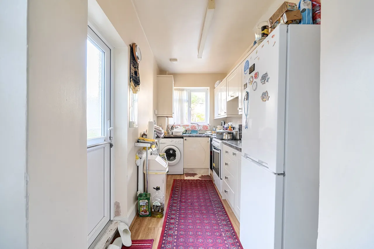 65 Mostyn Avenue, Wembley, photo 2