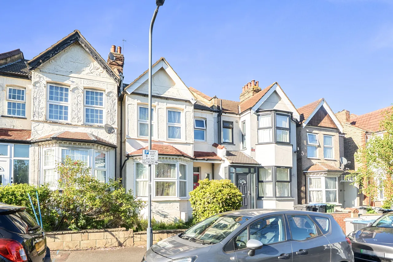 65 Mostyn Avenue, Wembley, photo 11
