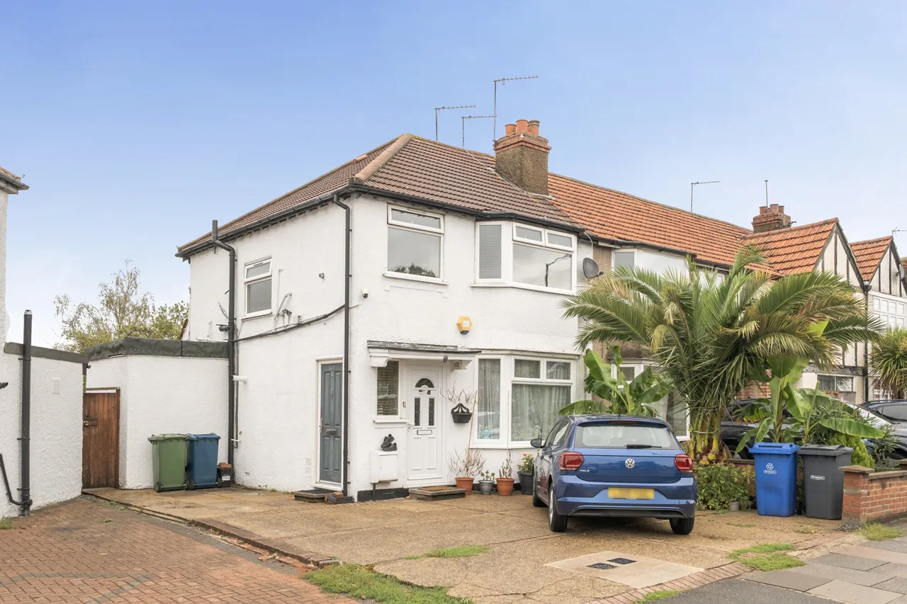 1 bed flat for sale, Eastcote Lane, Harrow, HA2