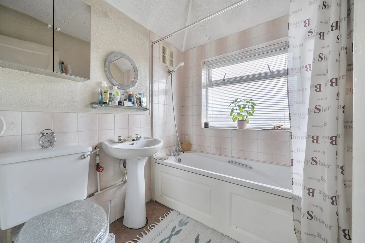 Eastcote Lane, Harrow, HA2, photo 9