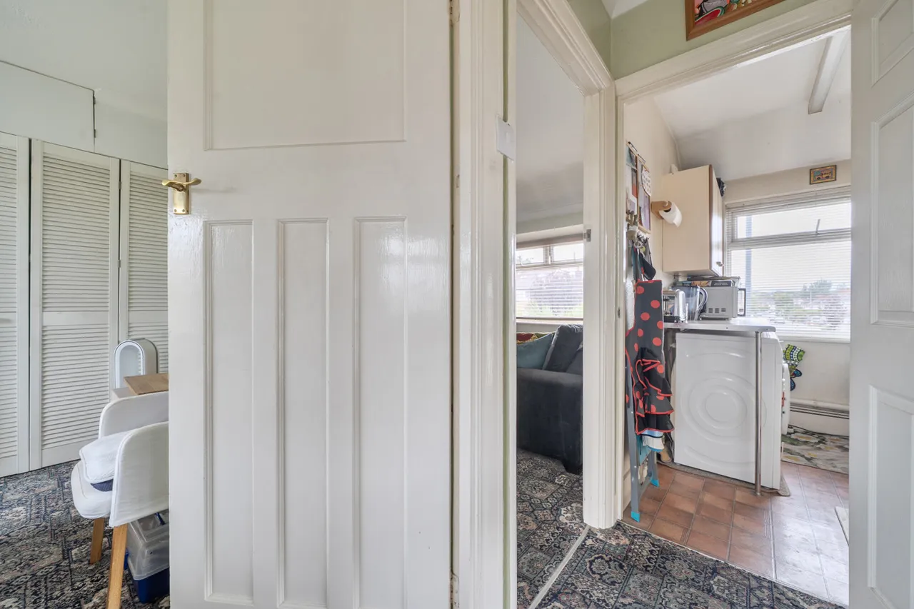 Eastcote Lane, Harrow, HA2, photo 4