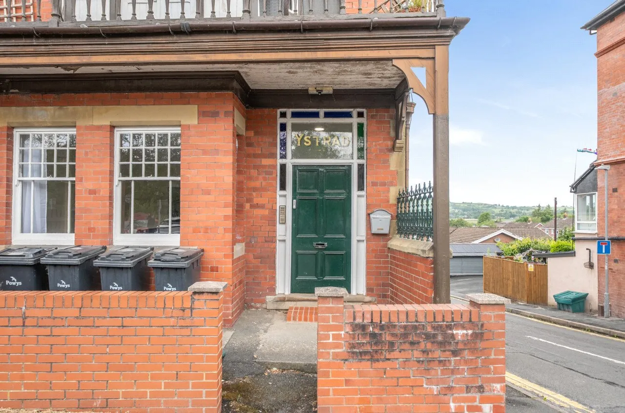 High Street, Llandrindod Wells, Powys, LD1 6AG, photo 18