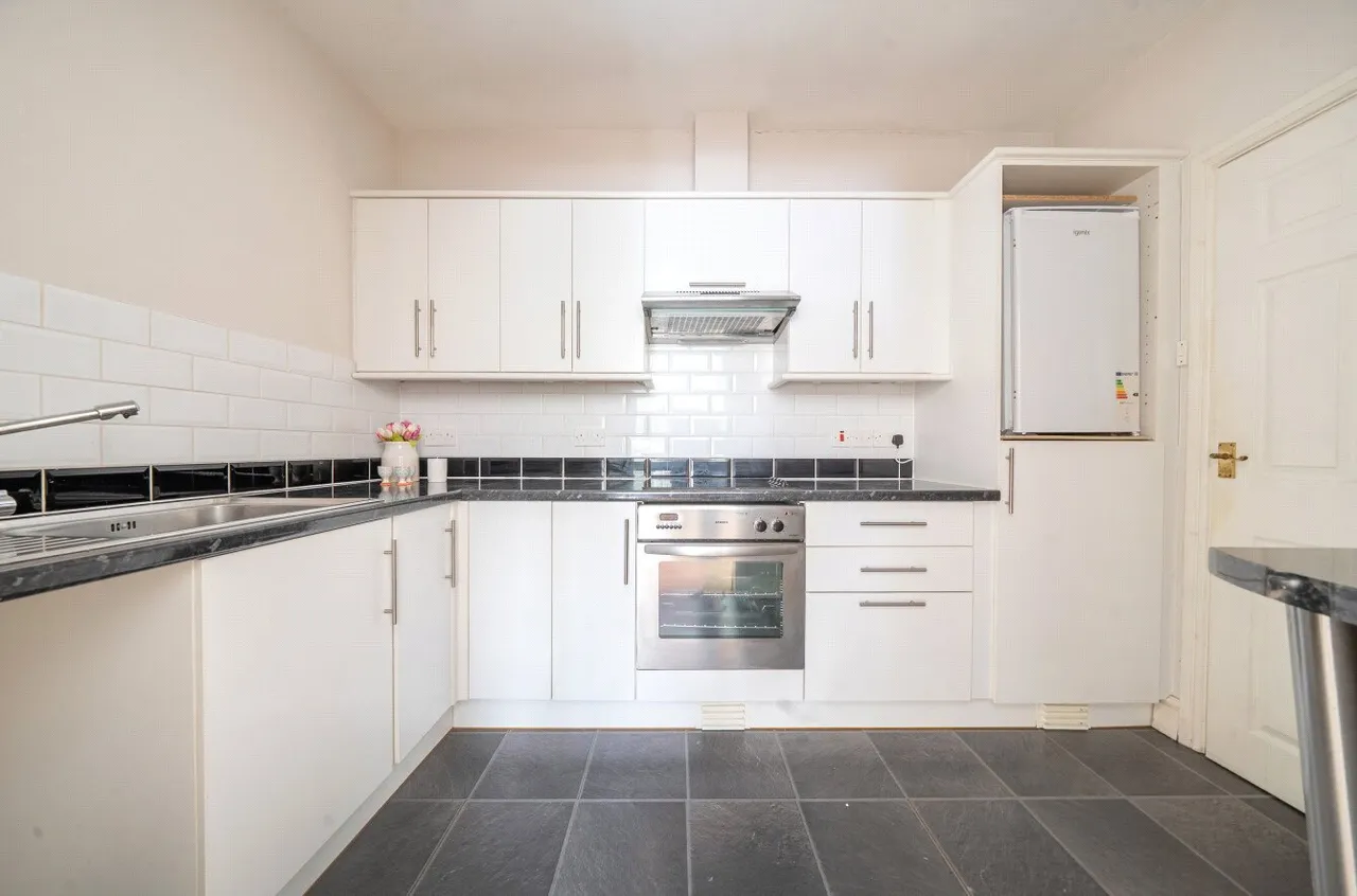 High Street, Llandrindod Wells, Powys, LD1 6AG, photo 3