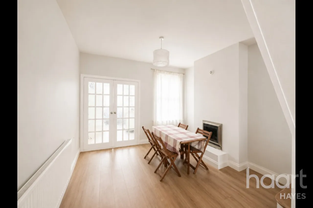 Clayton Road, Hayes, UB3, photo 4