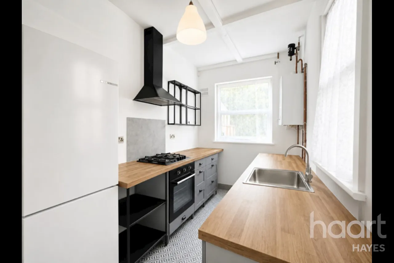 Clayton Road, Hayes, UB3, photo 6