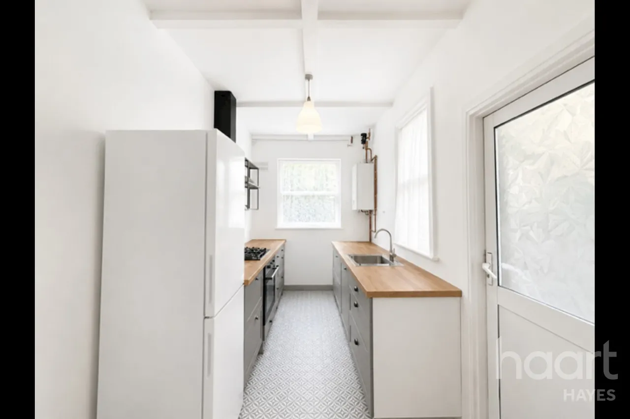 Clayton Road, Hayes, UB3, photo 5