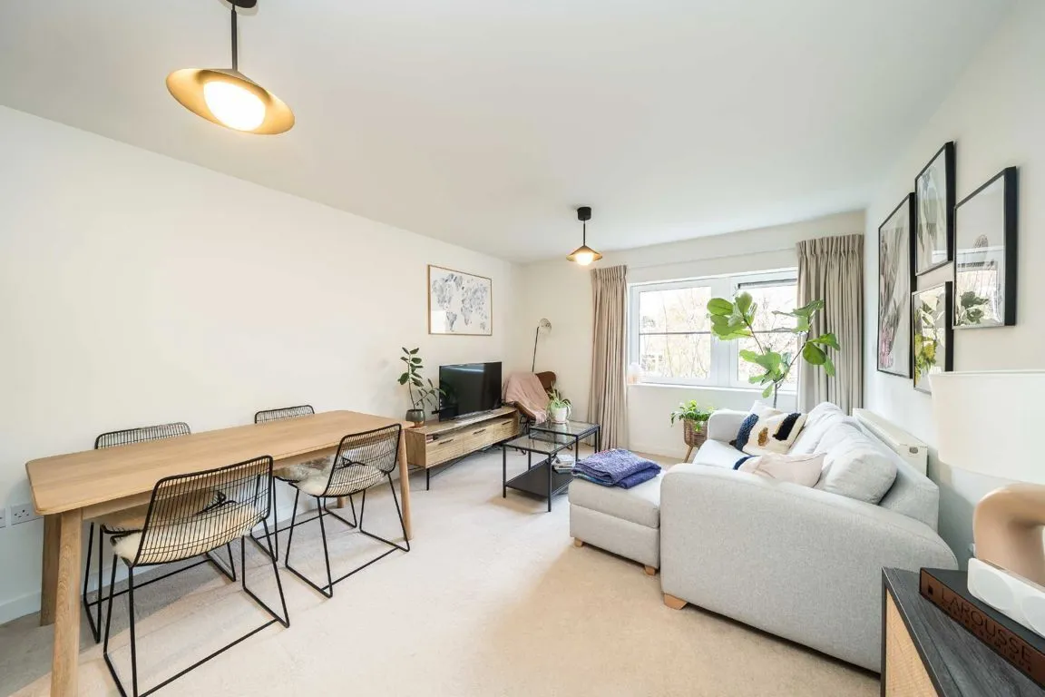 1 bed property to rent, Scott Avenue, SW15