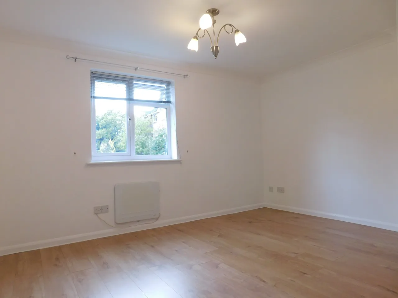 Gainsborough Road, Hayes, Middlesex, Greater London, UB4 8QG, photo 8