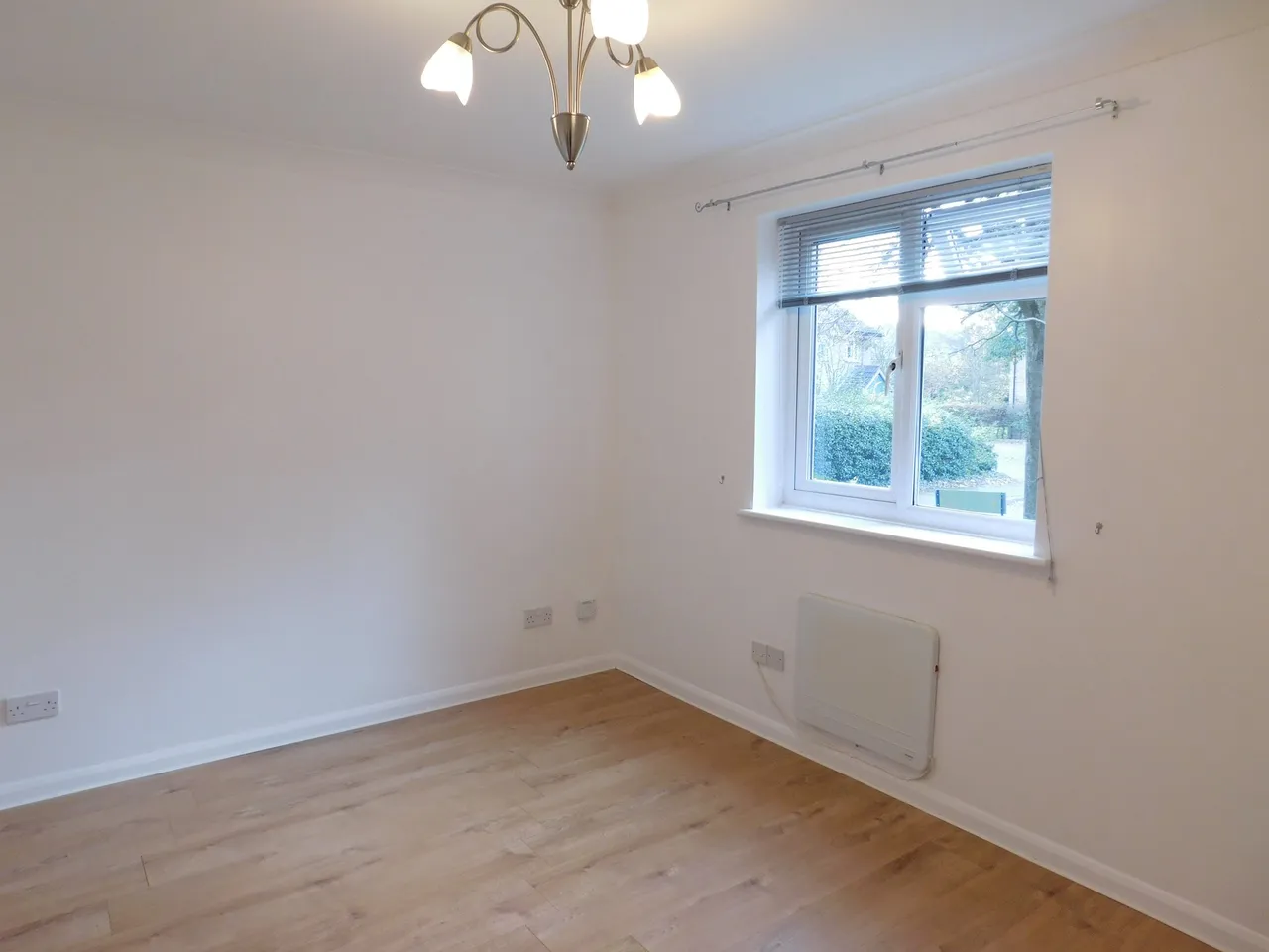 Gainsborough Road, Hayes, Middlesex, Greater London, UB4 8QG, photo 9