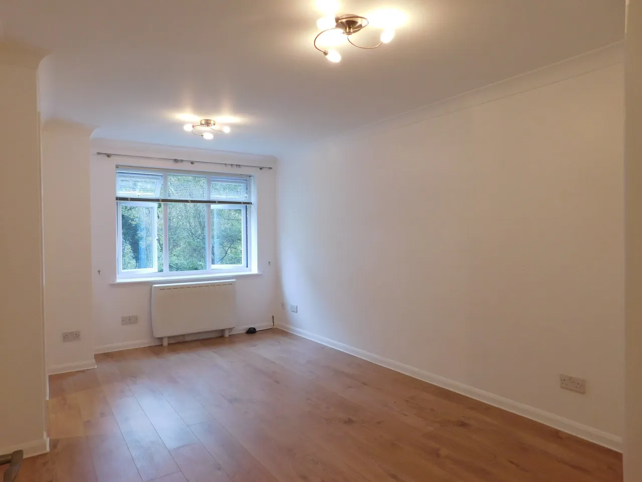 Gainsborough Road, Hayes, Middlesex, Greater London, UB4 8QG, photo 2