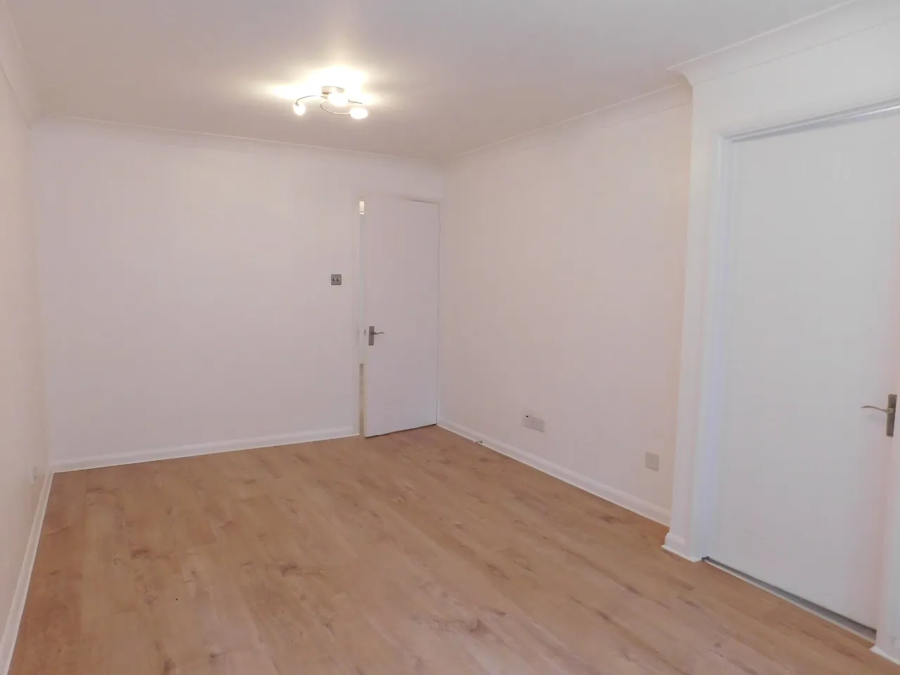 Gainsborough Road, Hayes, Middlesex, Greater London, UB4 8QG, photo 7
