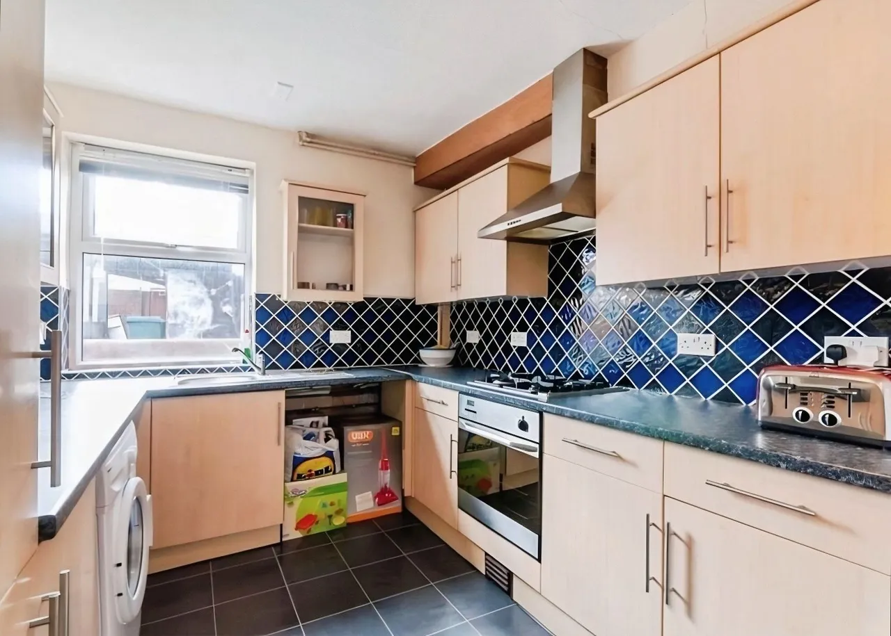 King Edward Road, Balby, DN4, photo 2