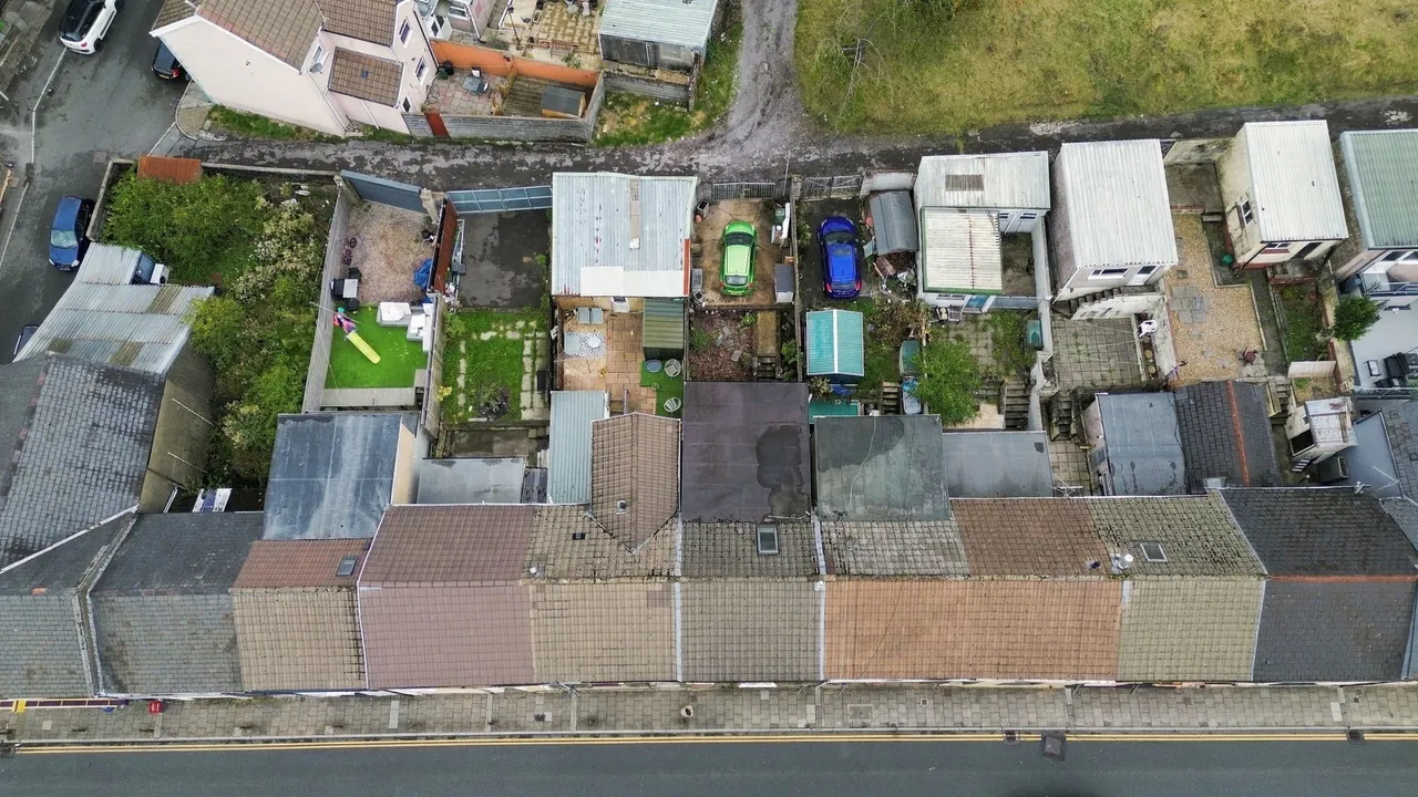 Brithweunydd Road, Tonypandy, photo 13