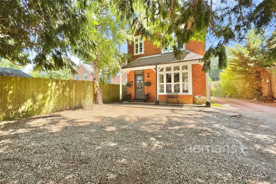 College Road, College Town, GU47, photo 24