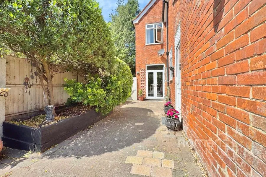 College Road, College Town, GU47, photo 19