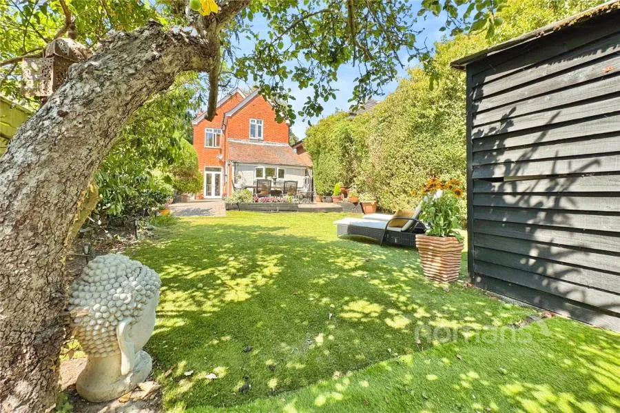 College Road, College Town, GU47, photo 2