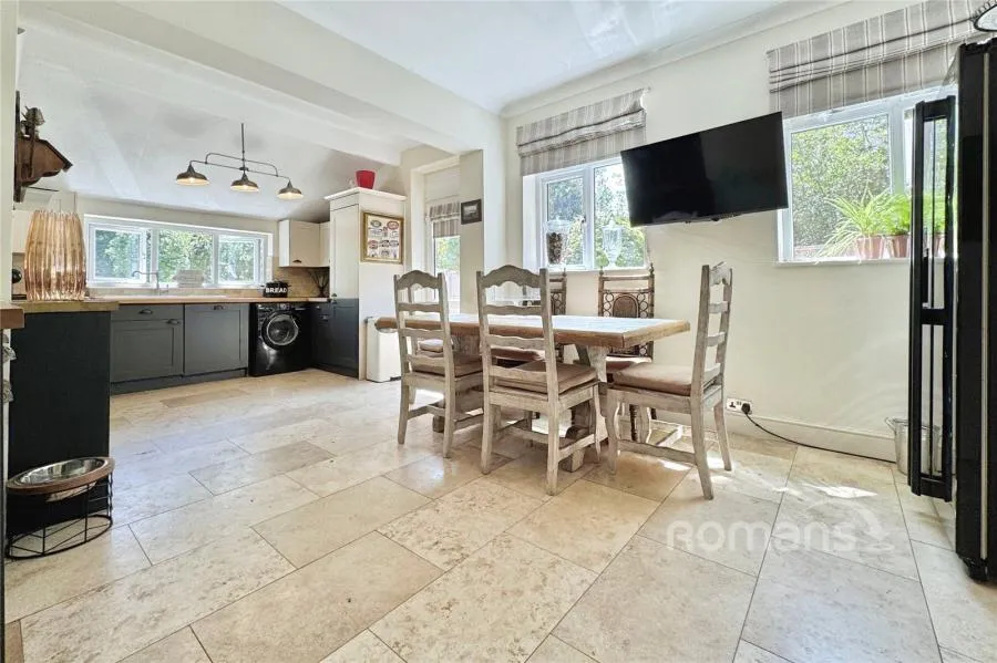 College Road, College Town, GU47, photo 7