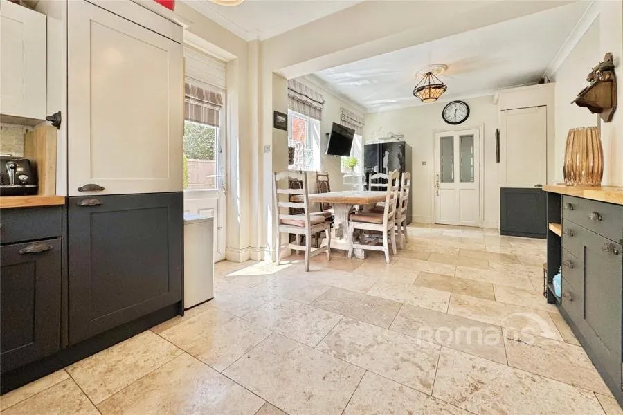 College Road, College Town, GU47, photo 8