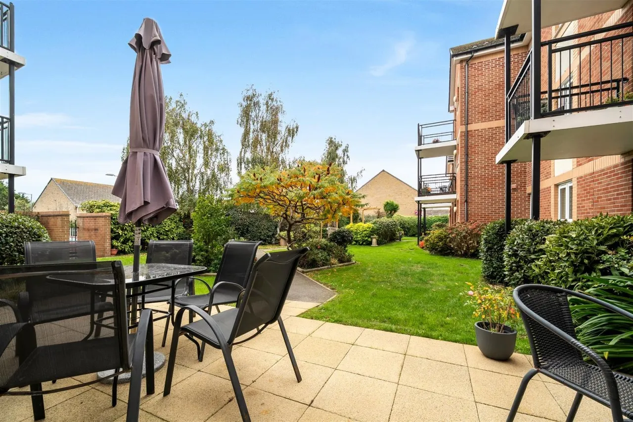 Dorchester Road, Weymouth, DT4, photo 8