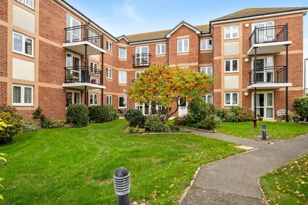 Dorchester Road, Weymouth, DT4, photo 16