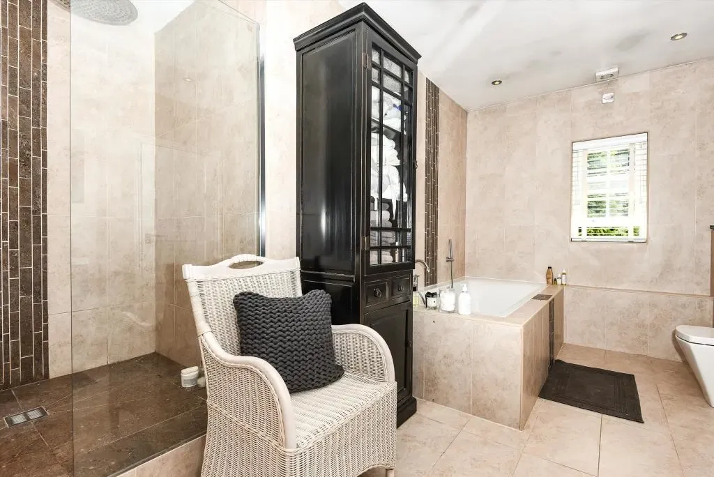 Carisbrooke, Bakers Wood, UB9, photo 6
