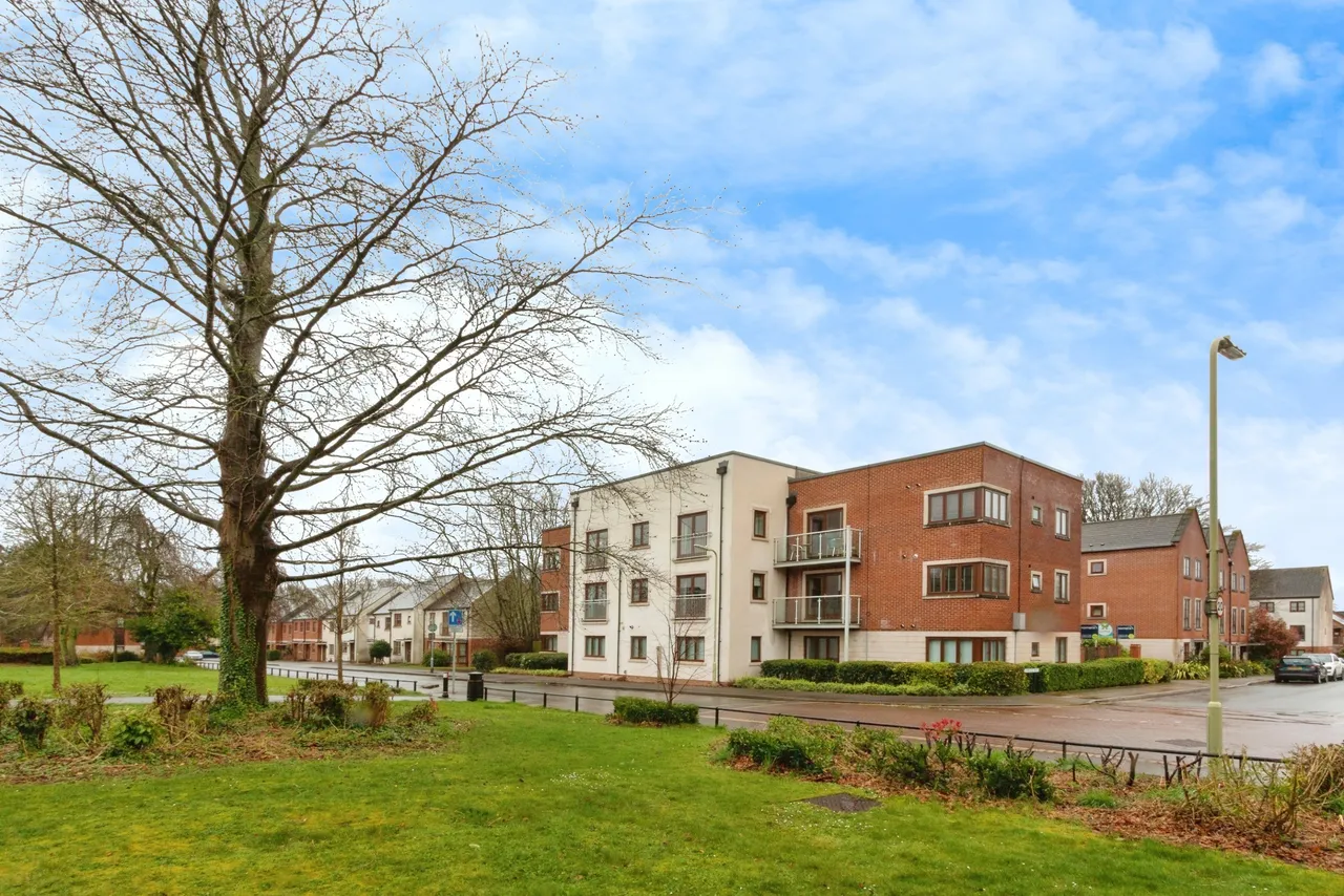 Hines Court, Basingstoke, RG24, photo 2