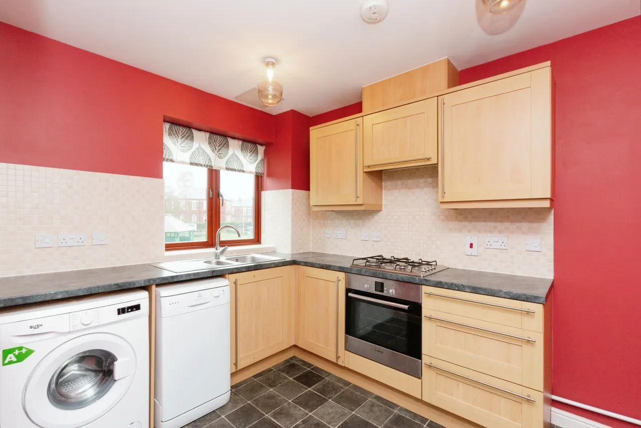 Hines Court, Basingstoke, RG24, photo 3