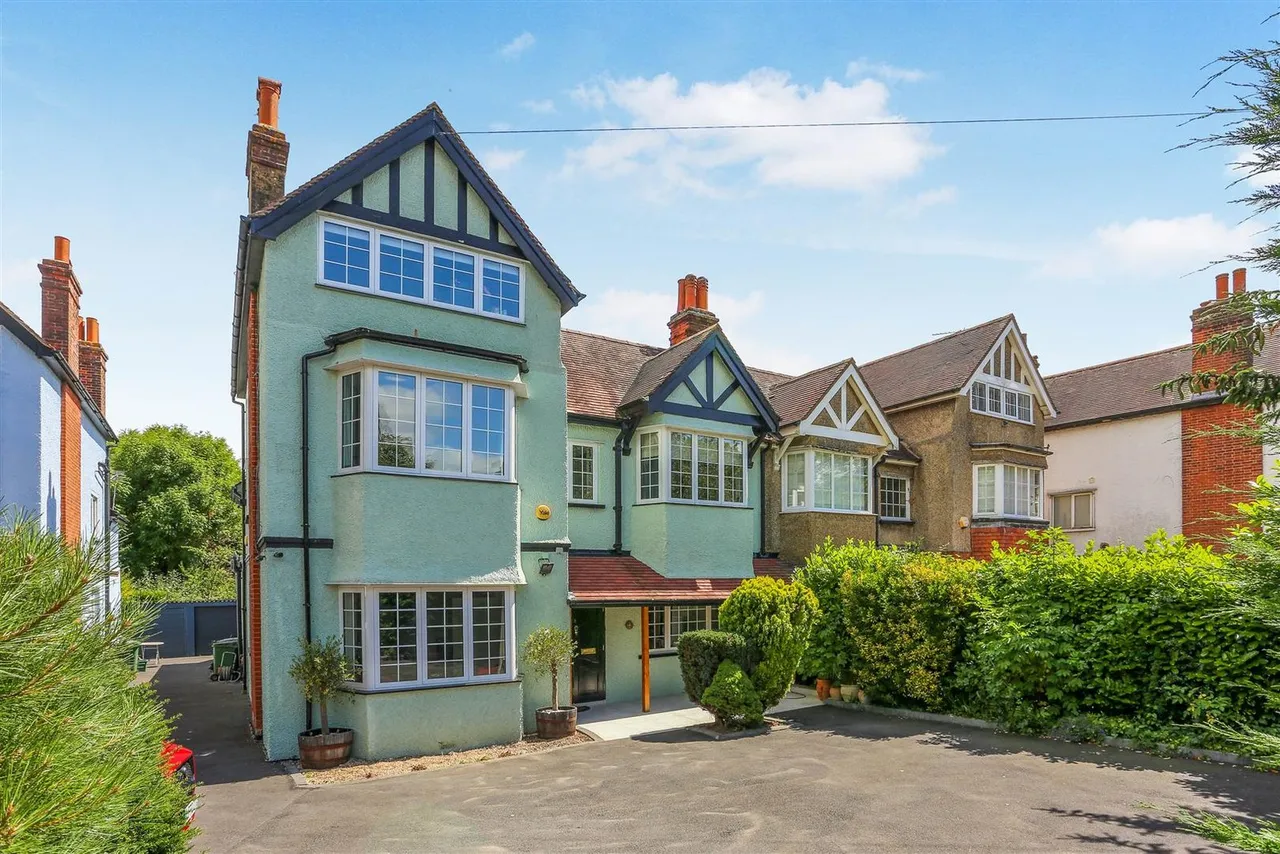 5 bed house for sale — Banstead Road, Ewell, KT17 3HD