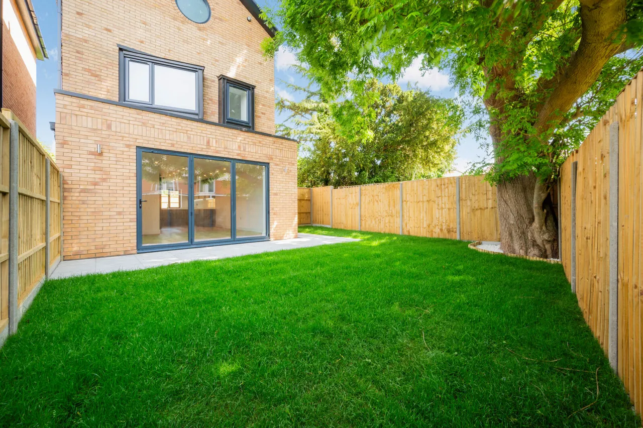 3 bed house for sale, Grand Drive, Raynes Park, SW20