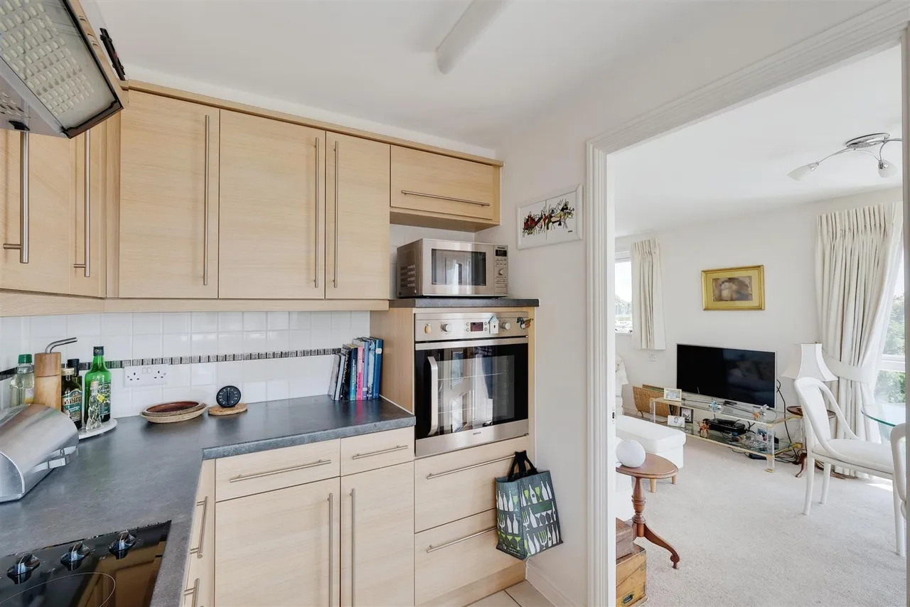 Avenue Road, Lymington, SO41, photo 6