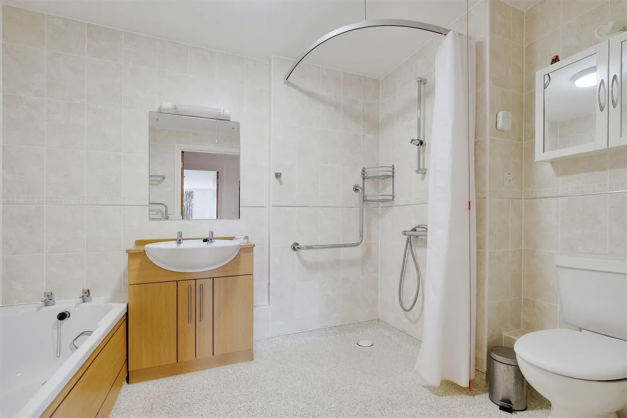 Avenue Road, Lymington, SO41, photo 10