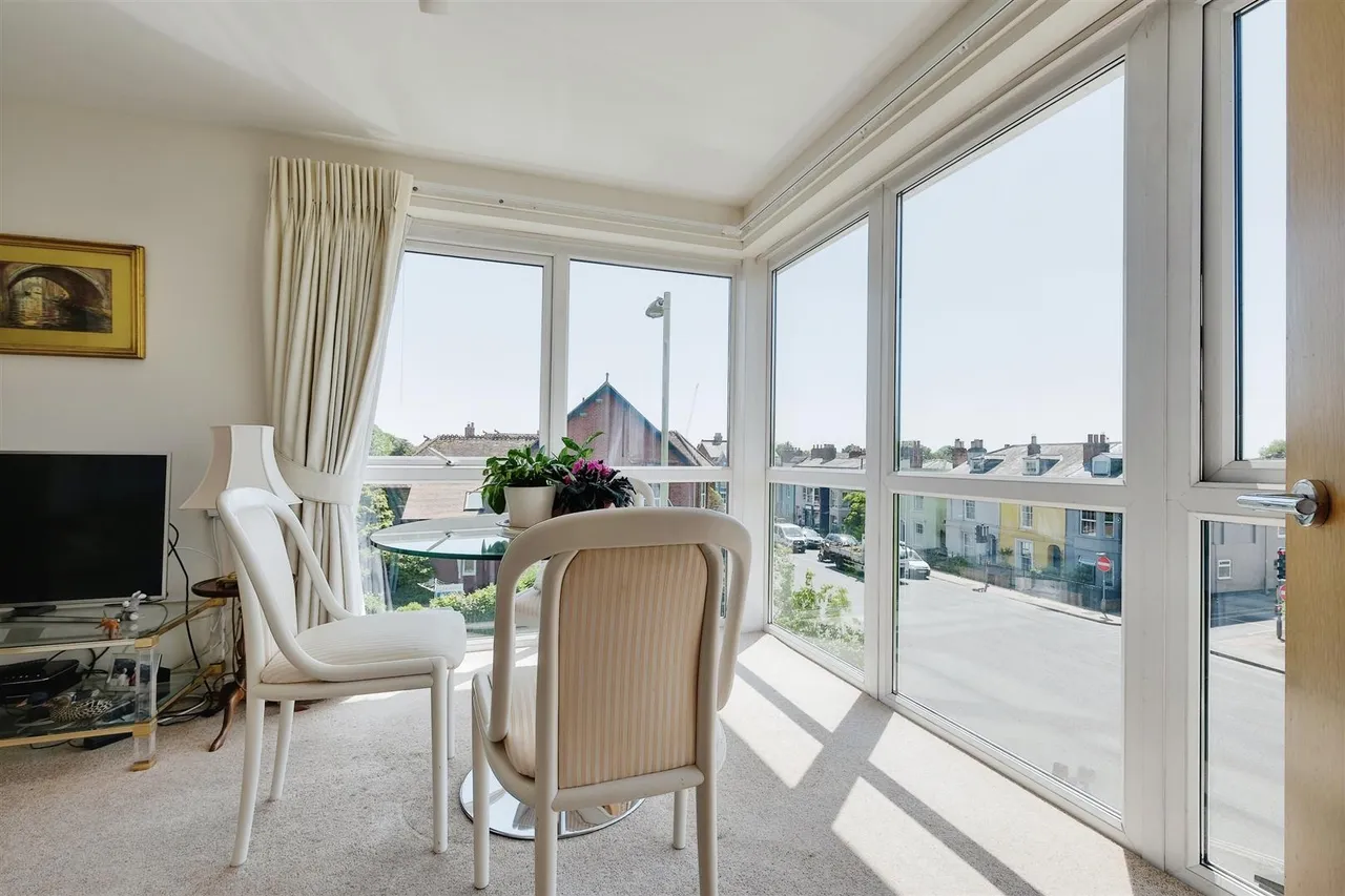Avenue Road, Lymington, SO41, photo 2