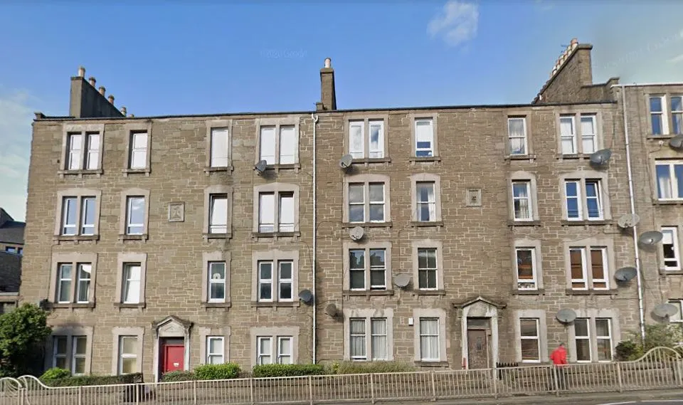 2 bed flat to rent, Forfar Road, Stobswell, DD4