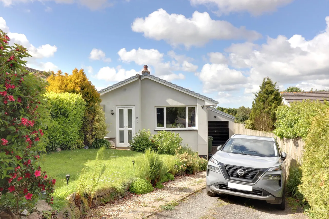 3 bed house for sale, Chapel Close, Petrockstowe, EX20