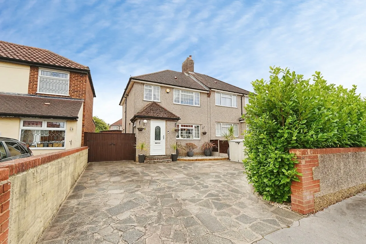 3 bed house for sale — Aldrich Crescent, New Addington, Croydon, CR0