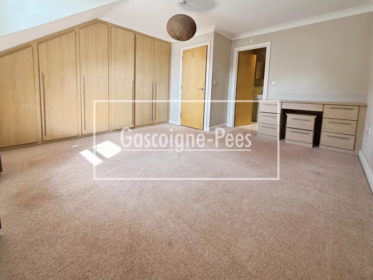 Pendenza, Cobham, KT11, photo 4