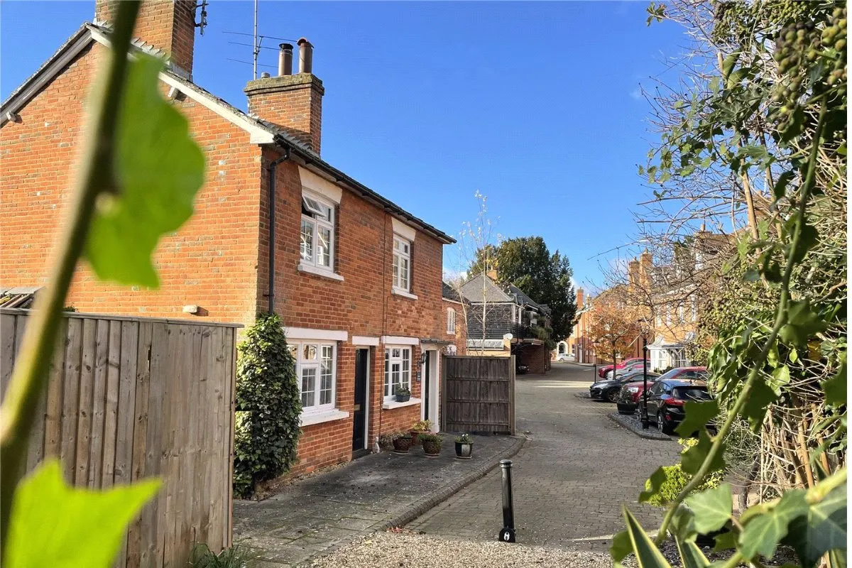 Cricket Green, Hartley Wintney, Hook, Hampshire, RG27 8PZ, photo 10