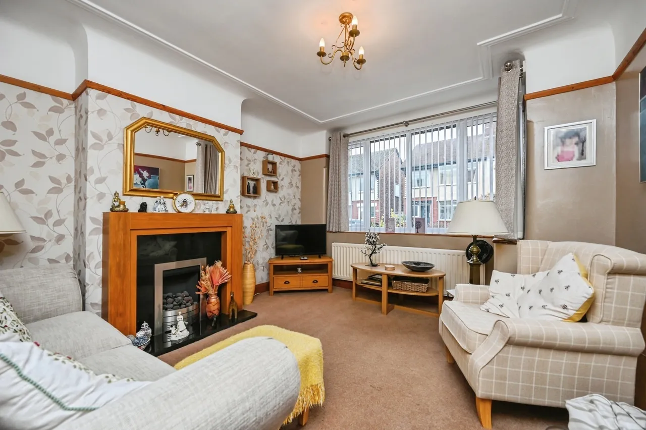 Staley Avenue, Crosby, L23, photo 4