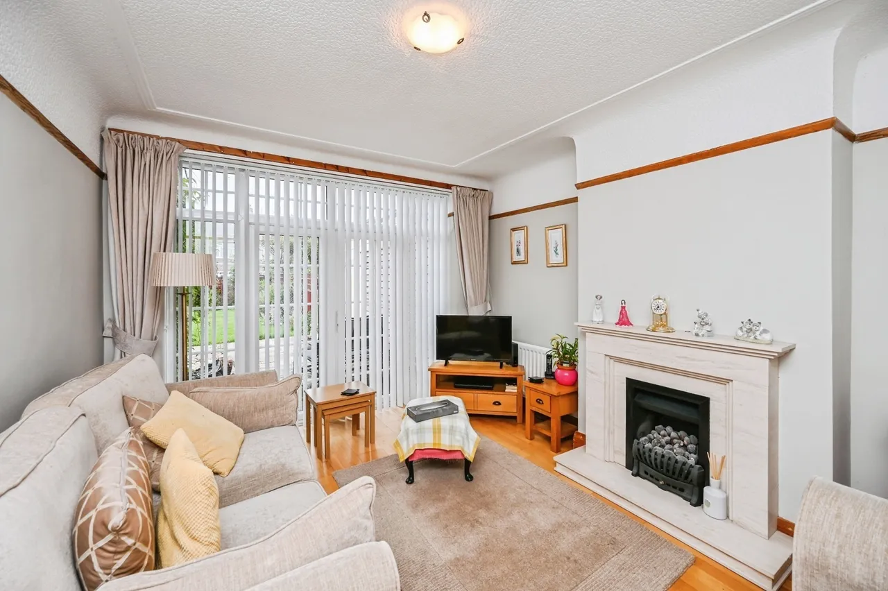 Staley Avenue, Crosby, L23, photo 3
