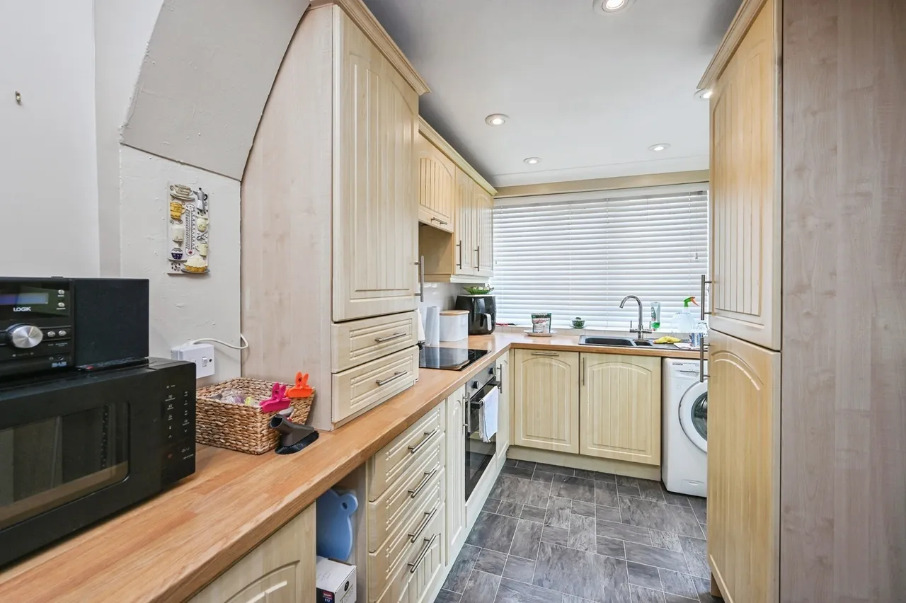 Staley Avenue, Crosby, L23, photo 5