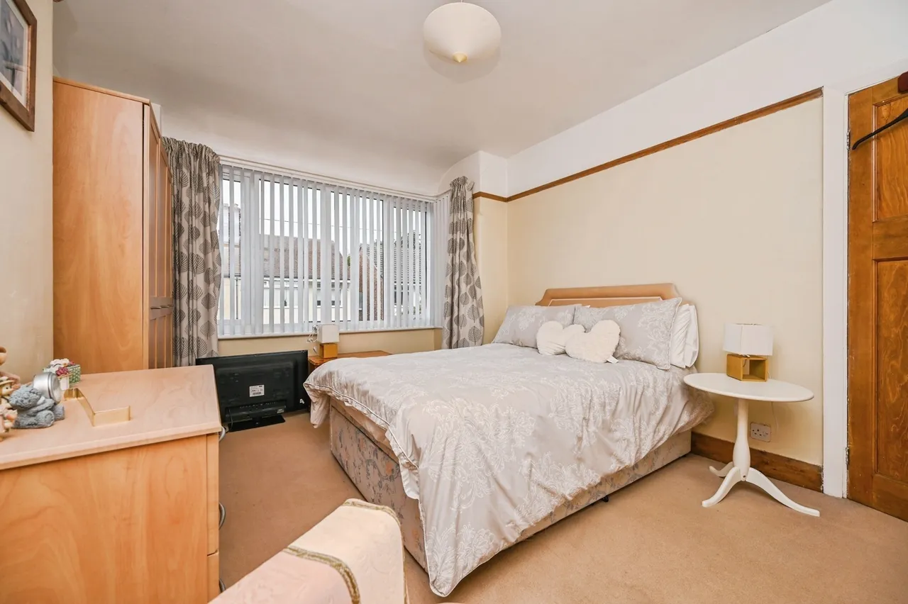 Staley Avenue, Crosby, L23, photo 11