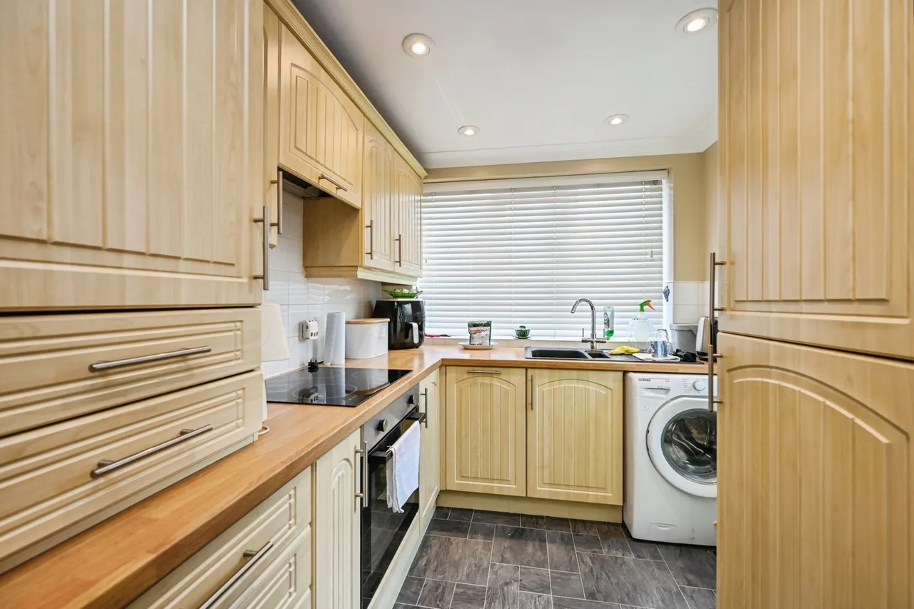 Staley Avenue, Crosby, L23, photo 6