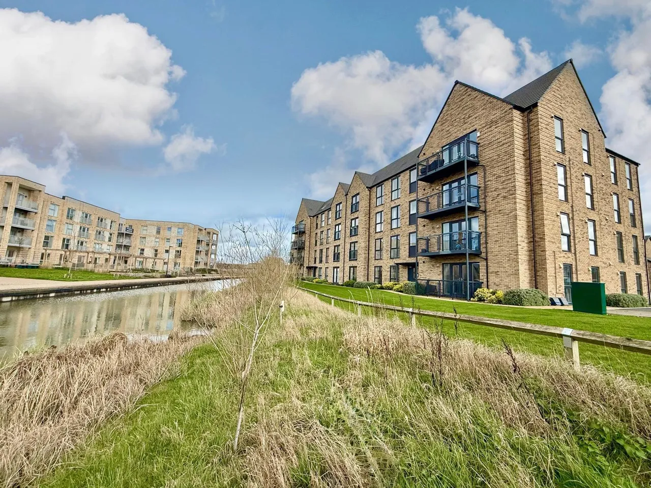 2 bed flat for sale — Beckett Strand, Swindon, Wiltshire, SN1 7DG