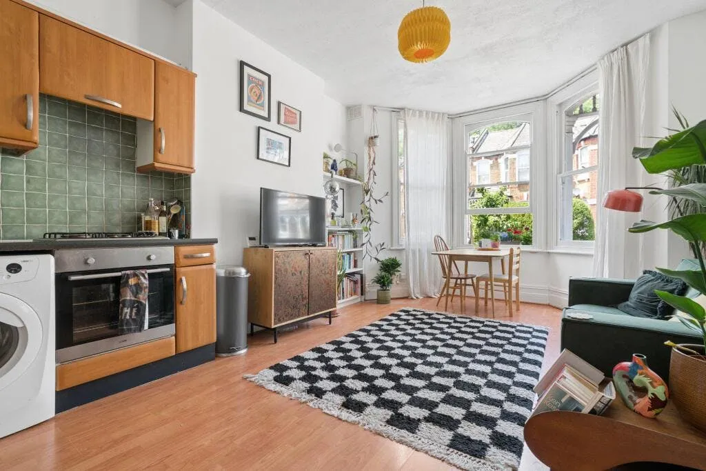 2 bed flat for sale — Sandrock Road, London, SE13