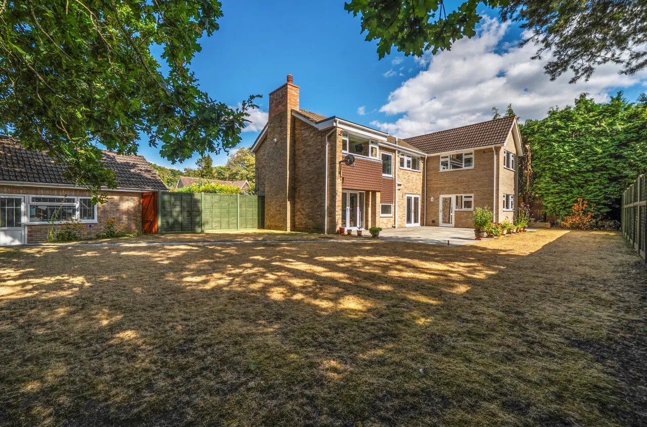 Le Marchant Road, Camberley, Surrey, GU15 1HZ, photo 3