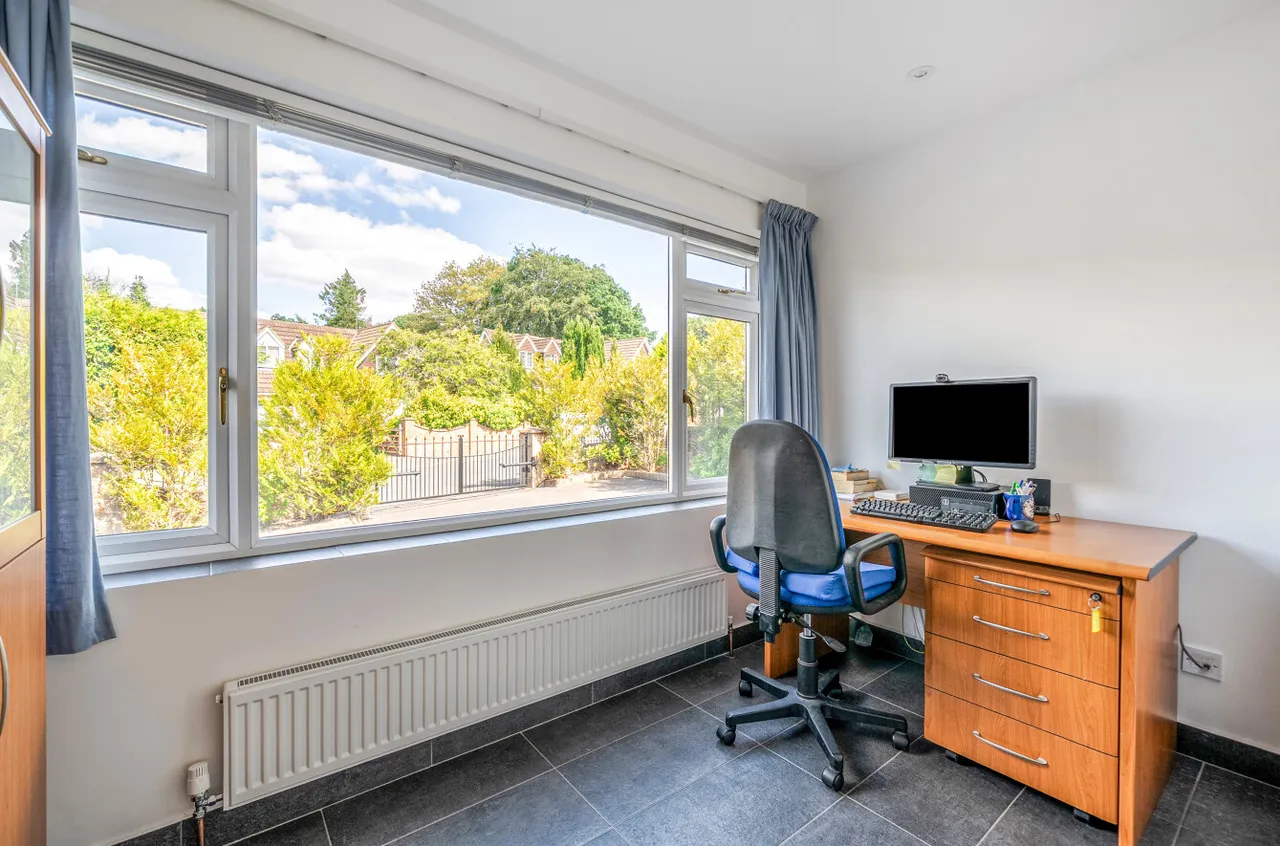 Le Marchant Road, Camberley, Surrey, GU15 1HZ, photo 11