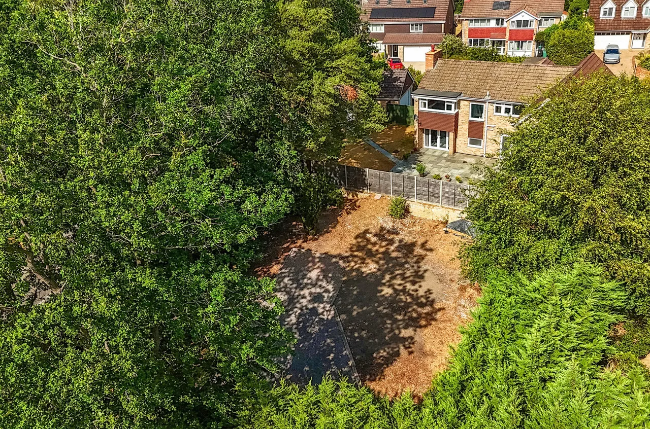 Le Marchant Road, Camberley, Surrey, GU15 1HZ, photo 2