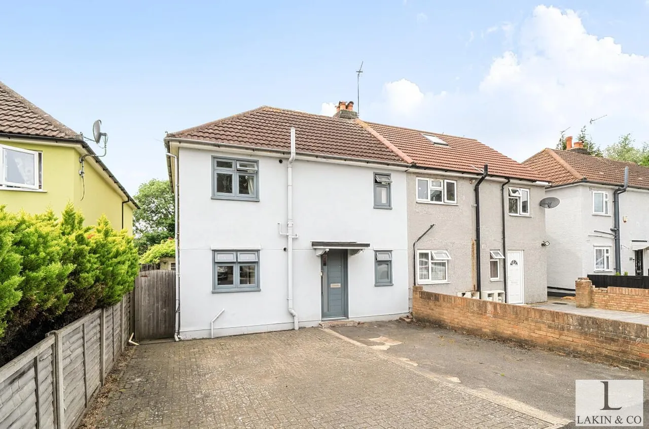 4 bed house for sale — Nursery Waye, Uxbridge, UB8 2BJ