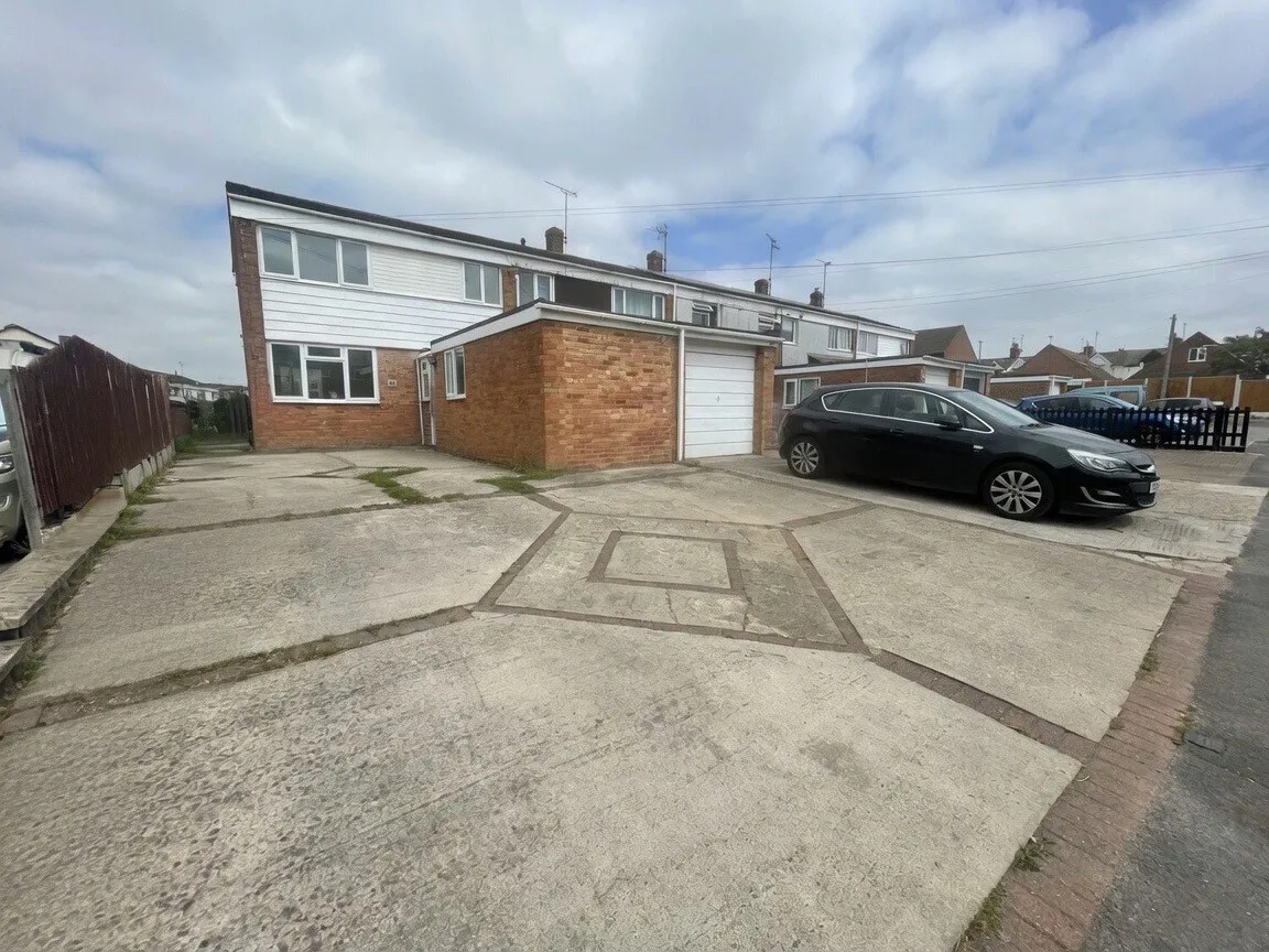 4 bed property to rent, Morris Street, SN2